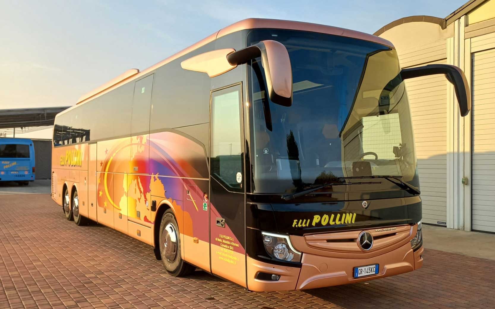Pullman Mercedes 64 posti con pedana